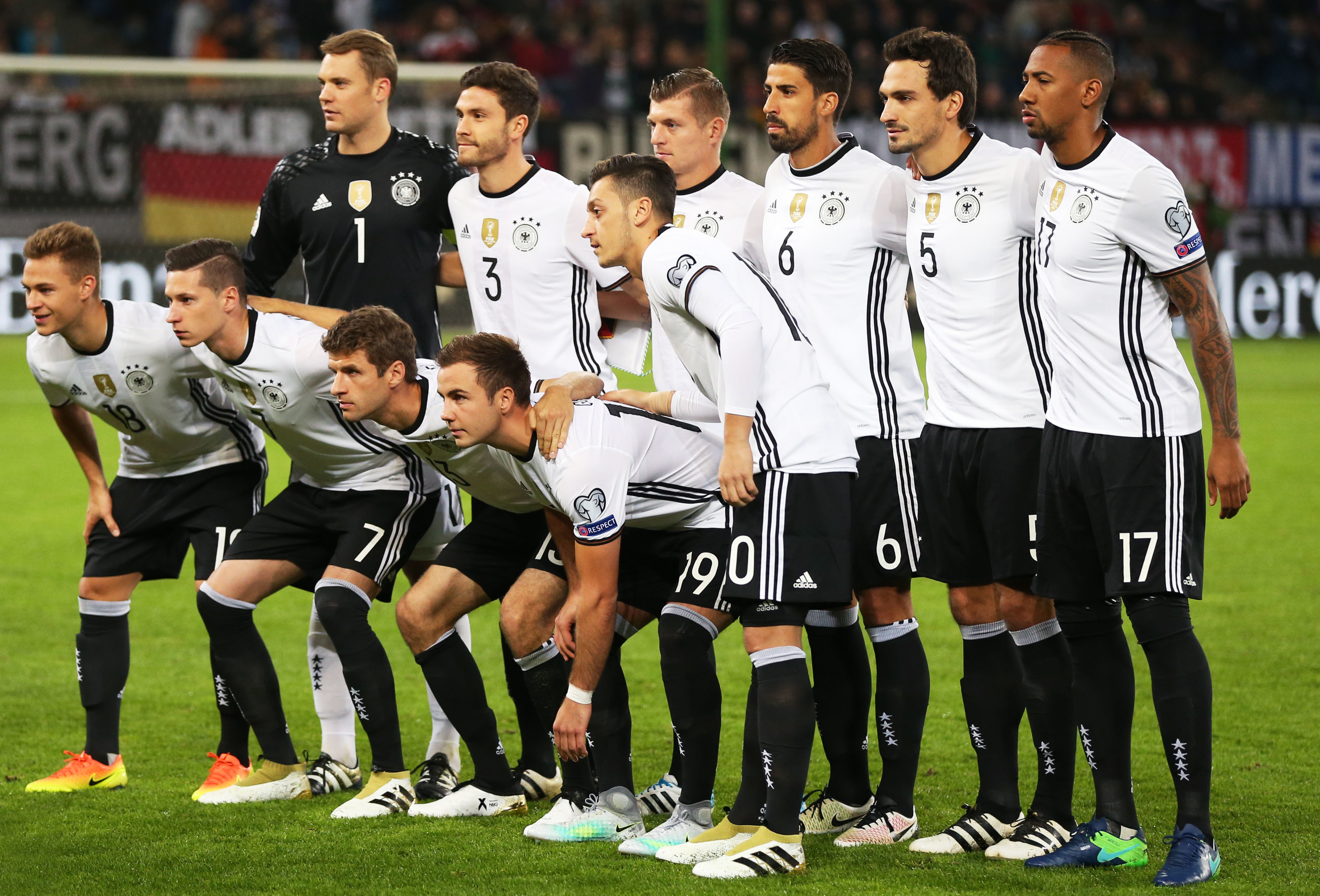 足球西甲双雄同日失分，冠军悬念再次被点燃