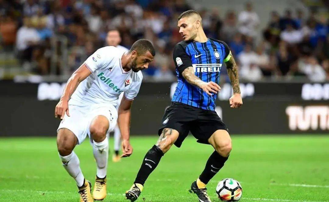 凯尔特人小球迷和远道而来的瑞士年轻人球迷互动