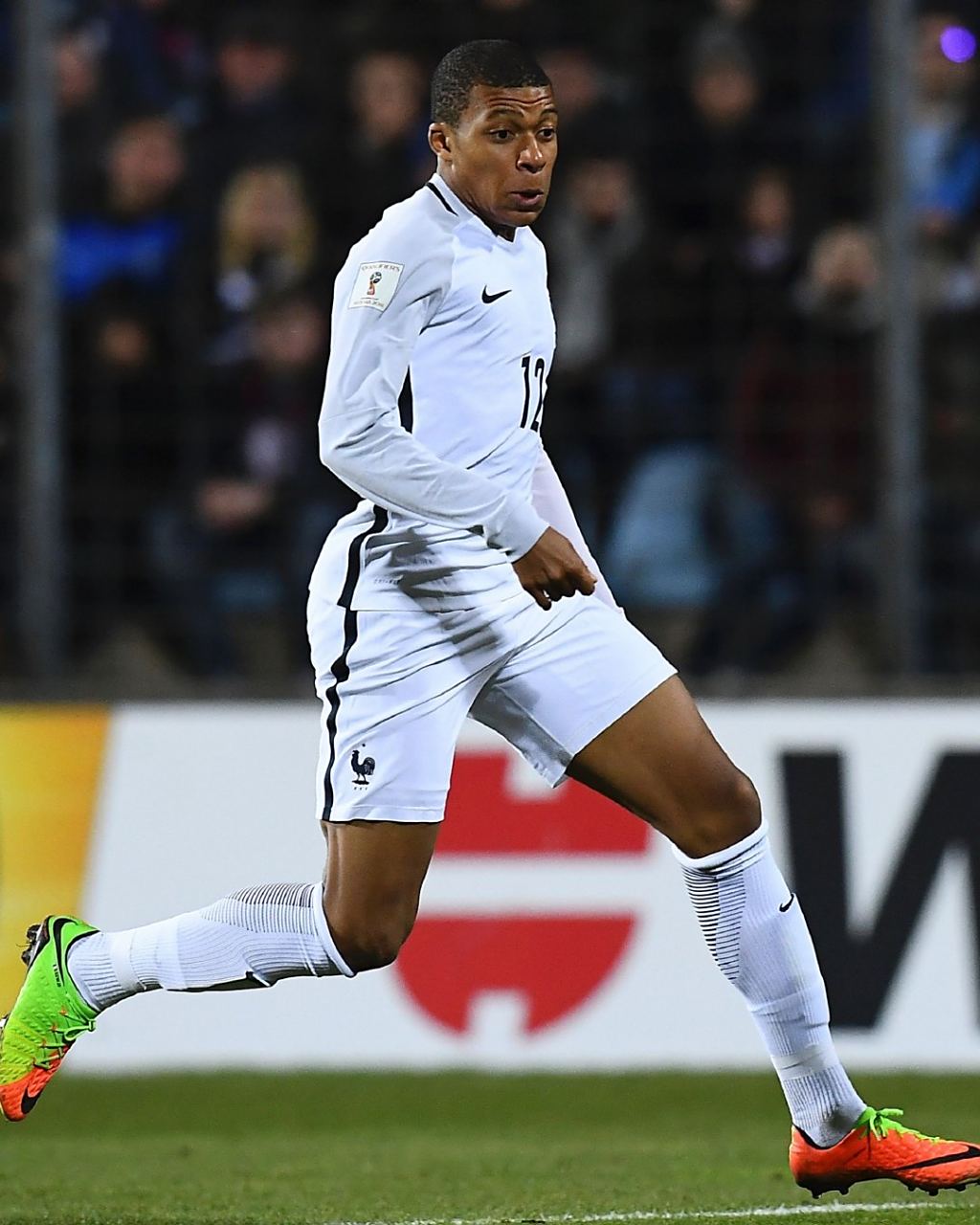 拜仁慕尼黑客场大胜勒沃库森